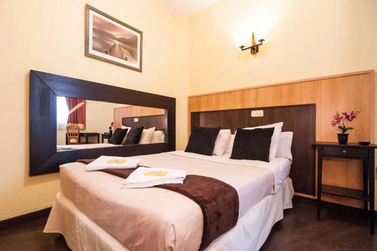 Hostal Gallardo Madrid Bagian luar foto
