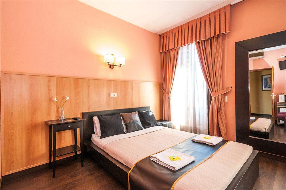 Hostal Gallardo Madrid Bagian luar foto