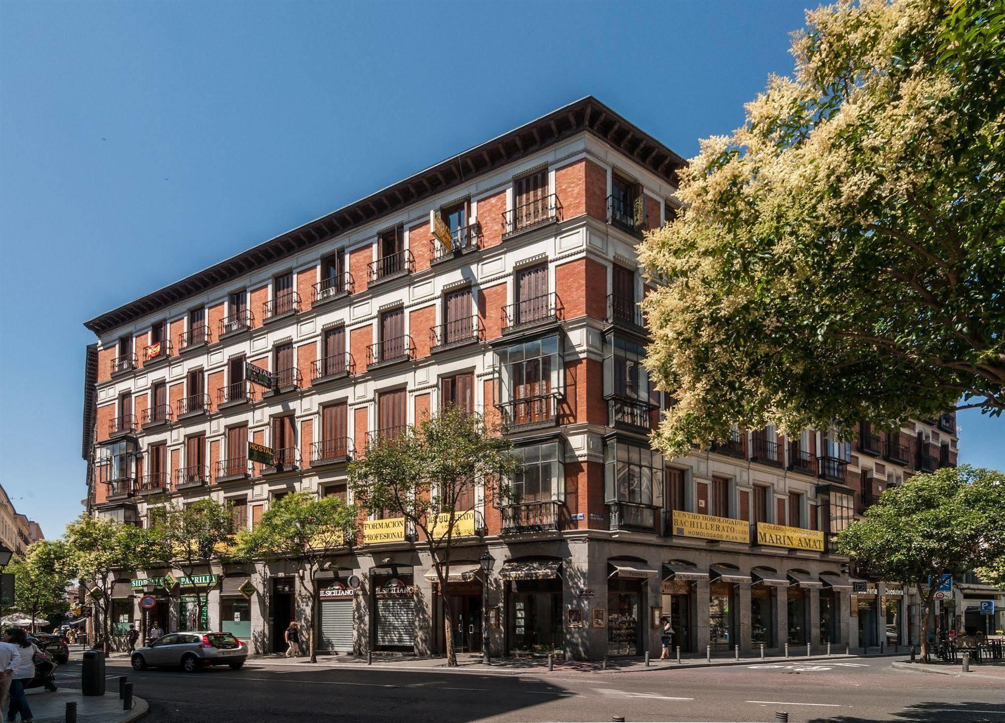 Hostal Gallardo Madrid Bagian luar foto