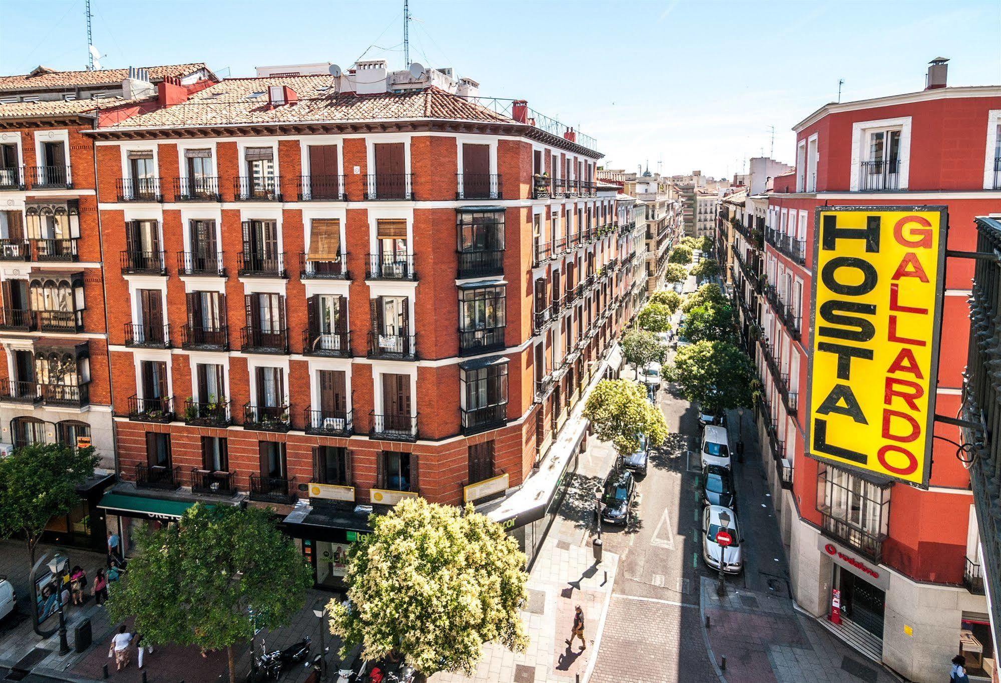 Hostal Gallardo Madrid Bagian luar foto